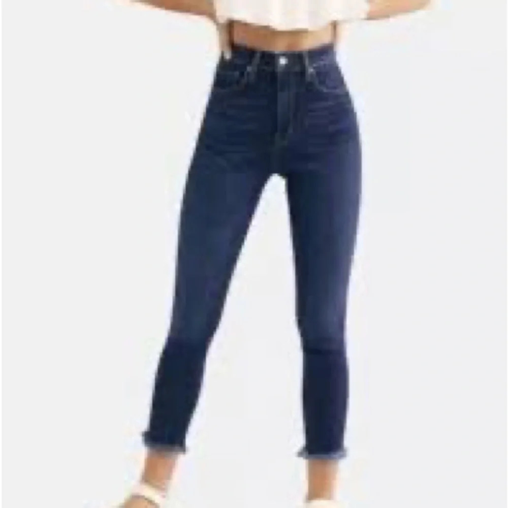 Free People/We The Free Raw Hem High Rise Skinny Jegging in Deep Indigo - Sz 26